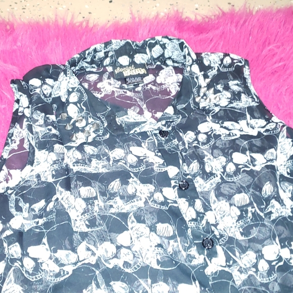 Skull Button Up Top - Picture 3 of 5